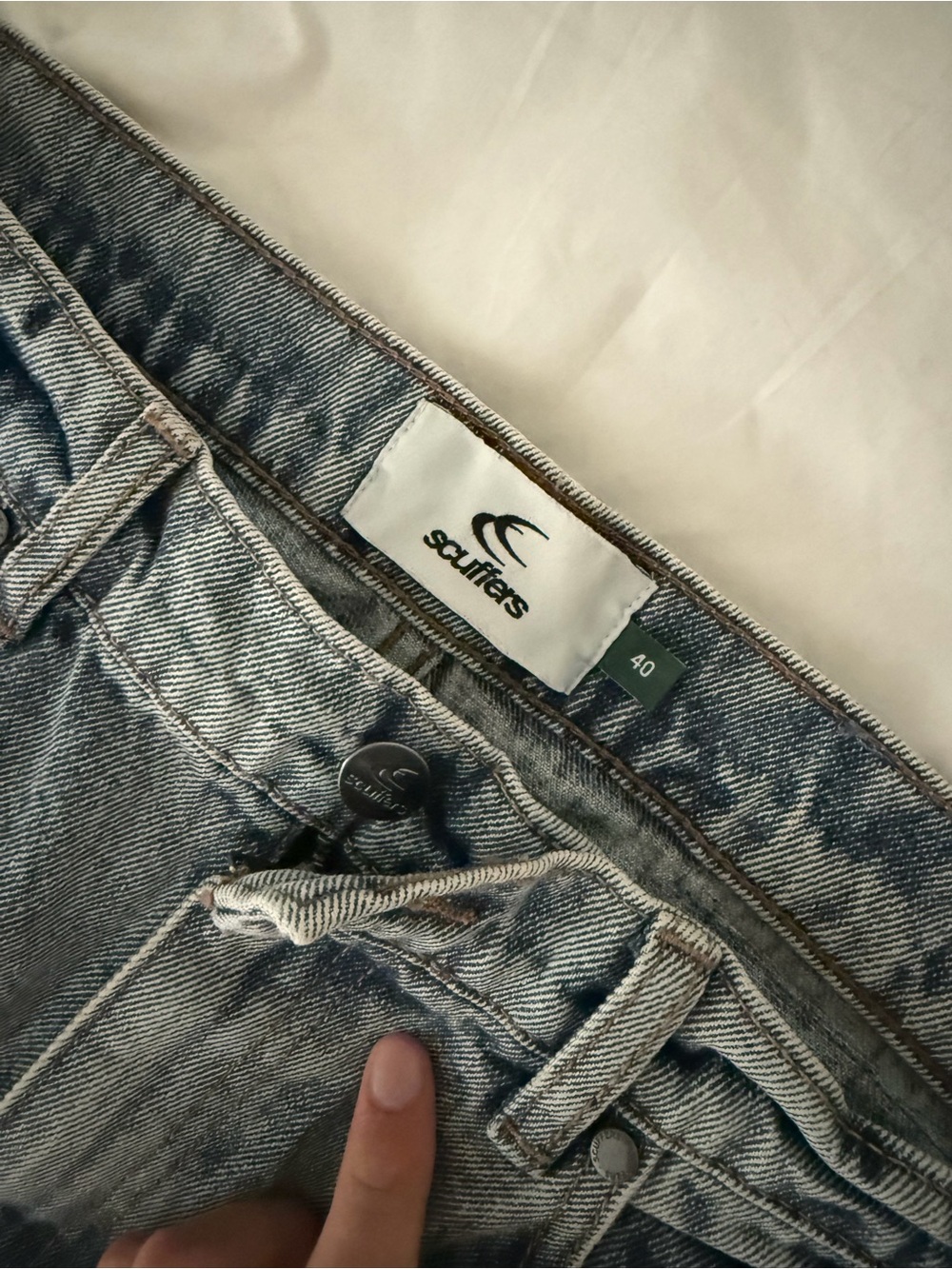 Men's Light Wash Blue Jeans